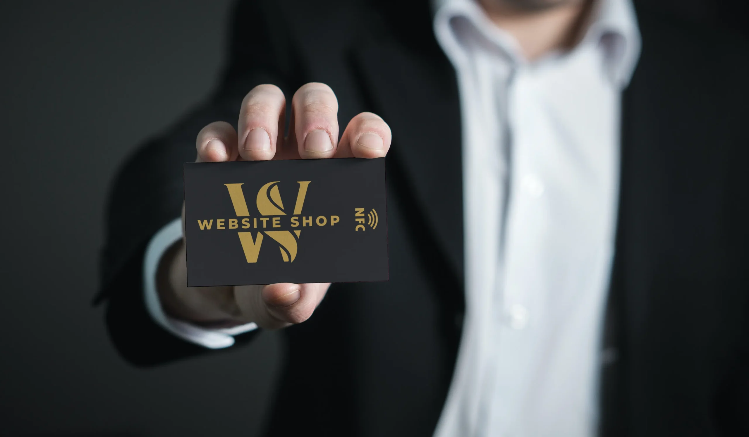 بطاقات العمل الرقمية بتقنية NFC و QR